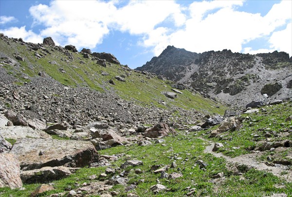 Тропа к перевалу Телеты. 3500м.